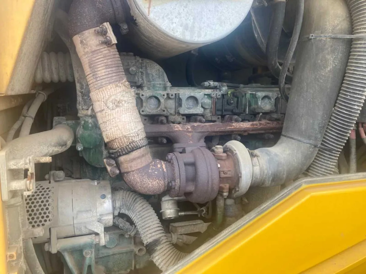 Volvo 110e - Image 4