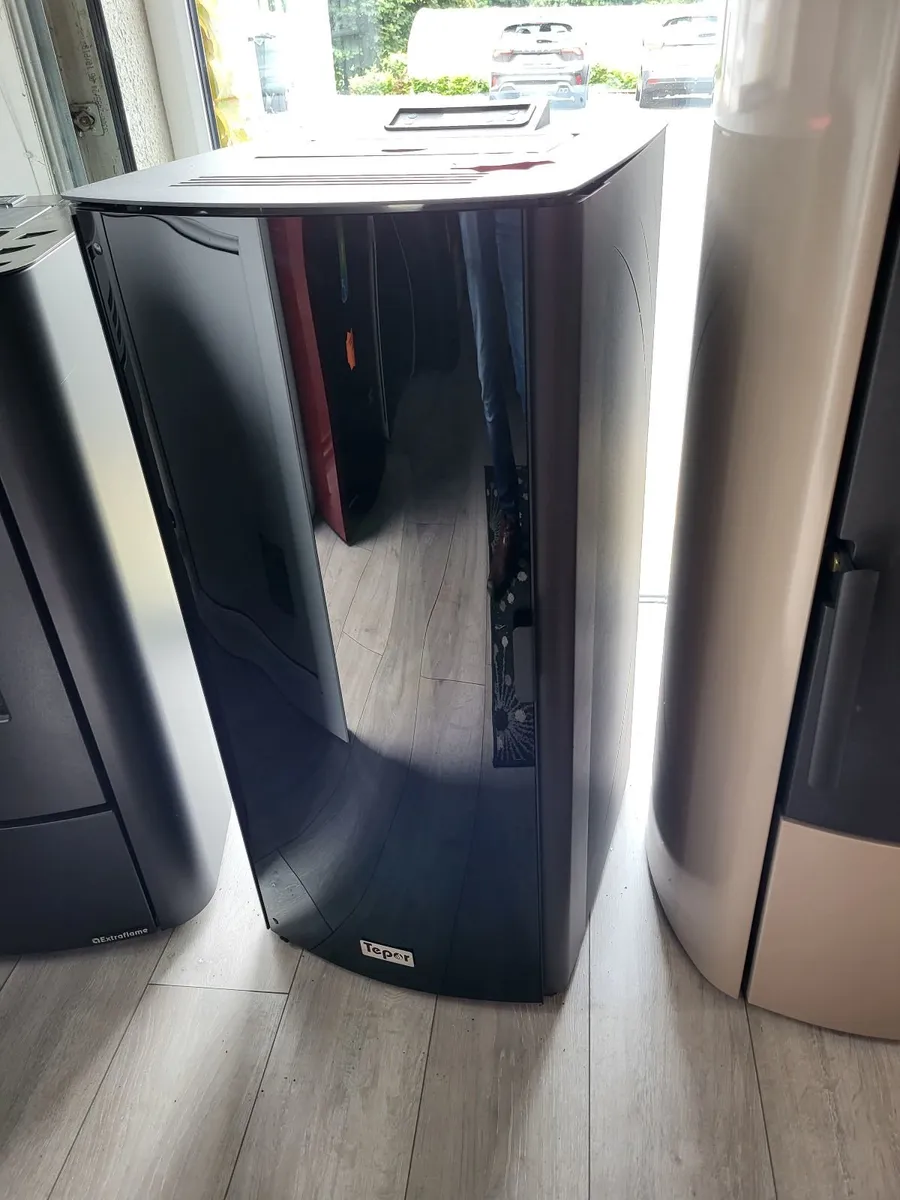 Woodpellet stoves. Massive display. - Image 4