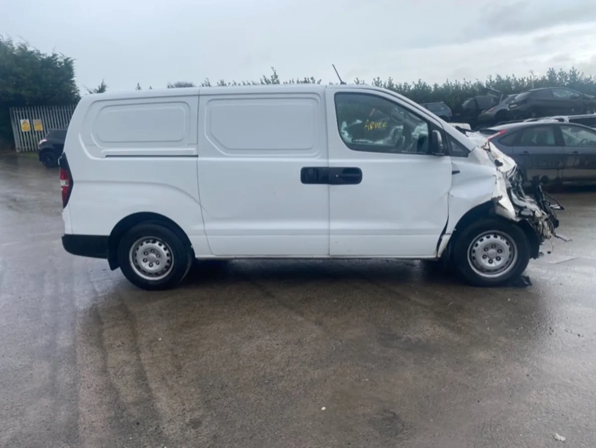 2014 Hyundai  i Loaf - Image 2