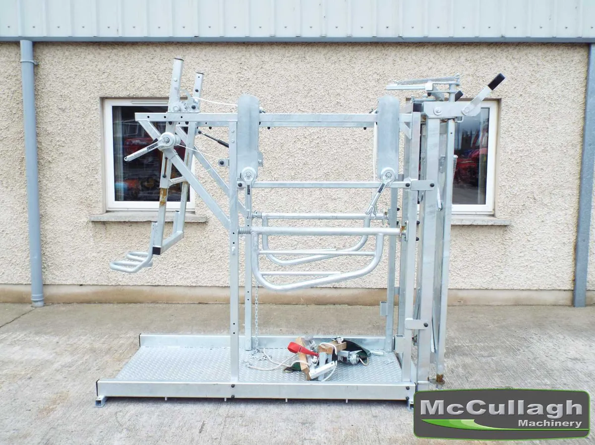 New Nugent Universal Hoof Tech Trimming Crush - Image 1