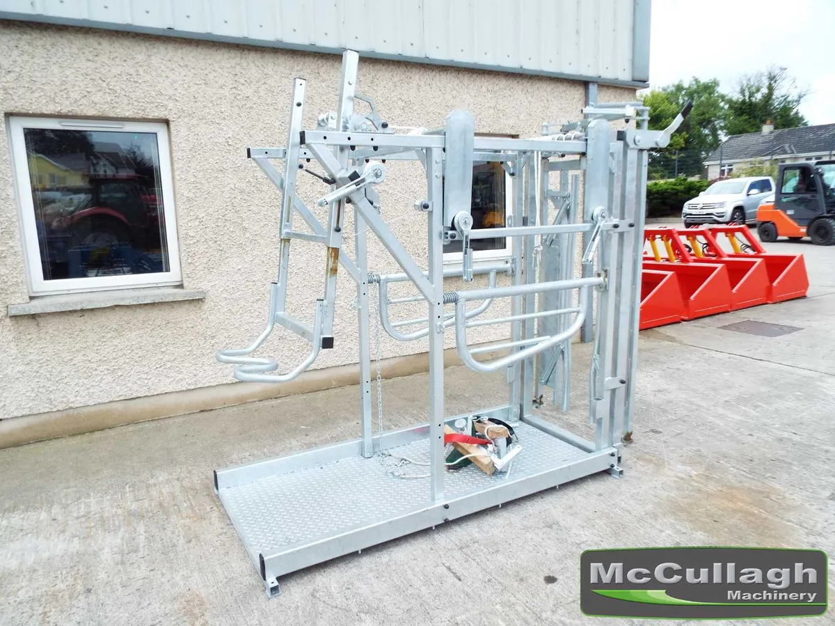 New Nugent Universal Hoof Tech Trimming Crush - Image 2