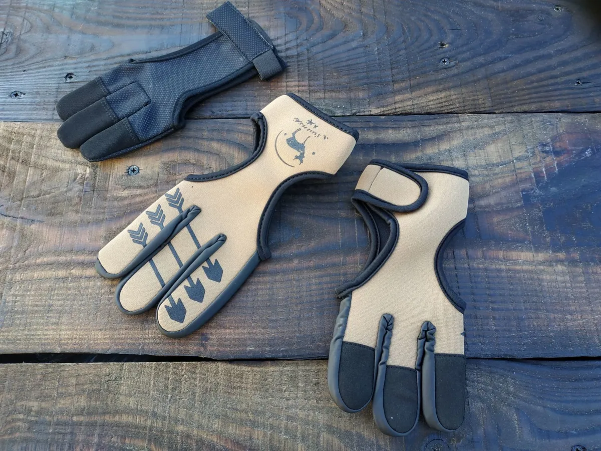 Archery glove 3 fingers (fabric with leather tips) - Image 4