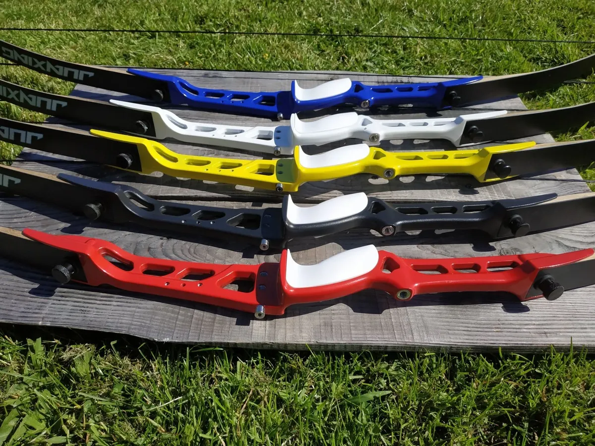 Archery Bow, Beginner Sport Recurve 68" 18- 40lbs - Image 2