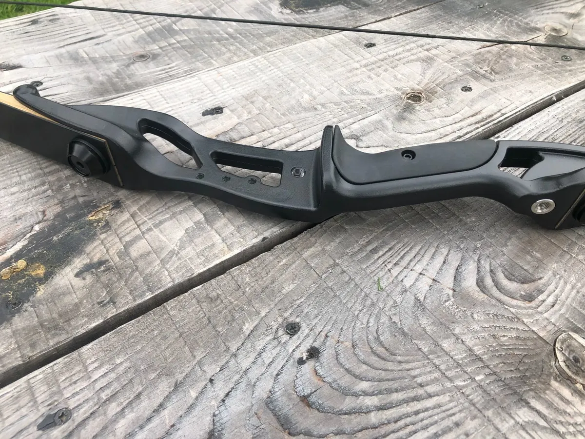 Archery Bow, Recurve 56" 30 -50lbs bonus - Image 2