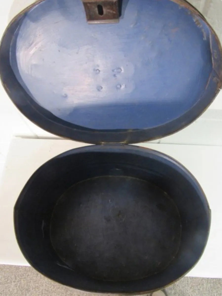 Antique turn of the Century metal hatbox. - Image 3