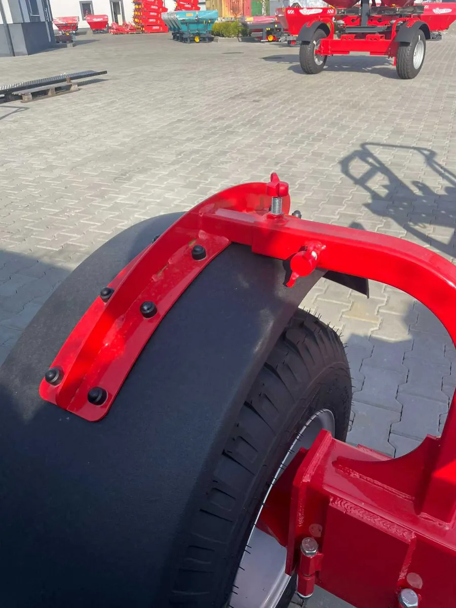 Trolley for fertiliser spreader - Image 2