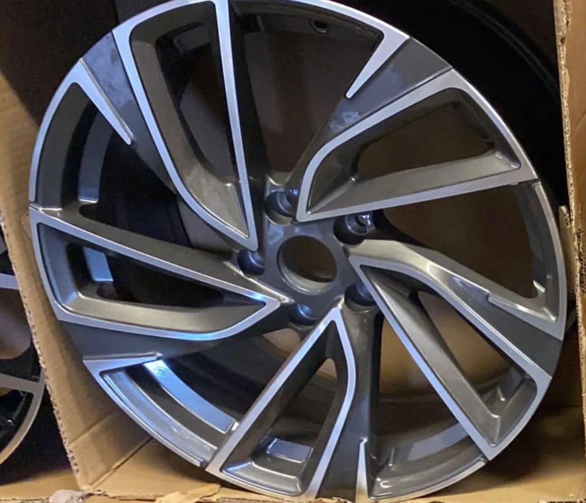 18” vega grey / polished alloys & tyres 5x112