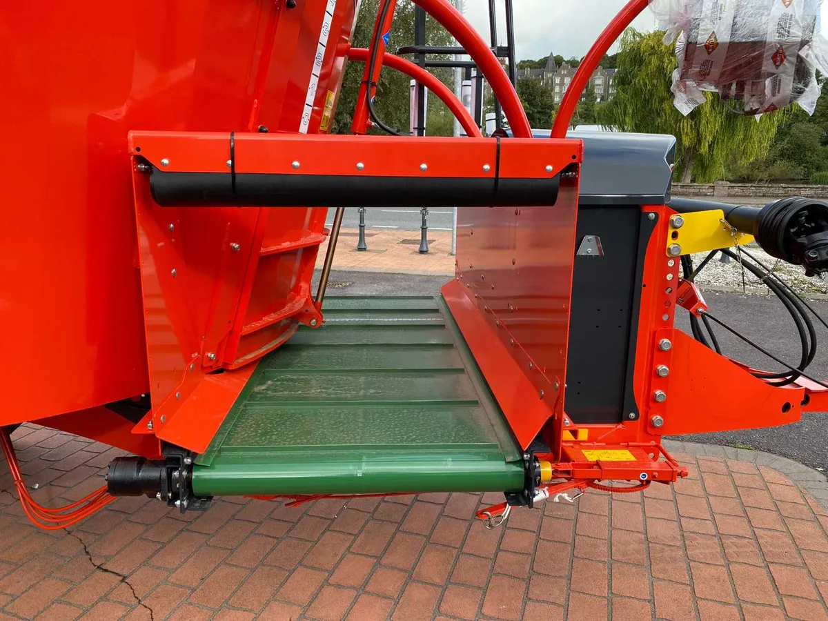 KUHN Bedding & Feeding Equipment - Image 3