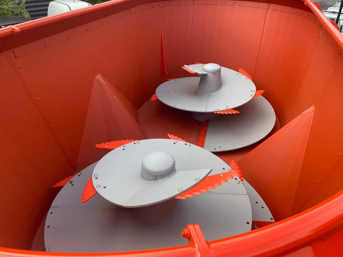 KUHN Bedding & Feeding Equipment - Image 4