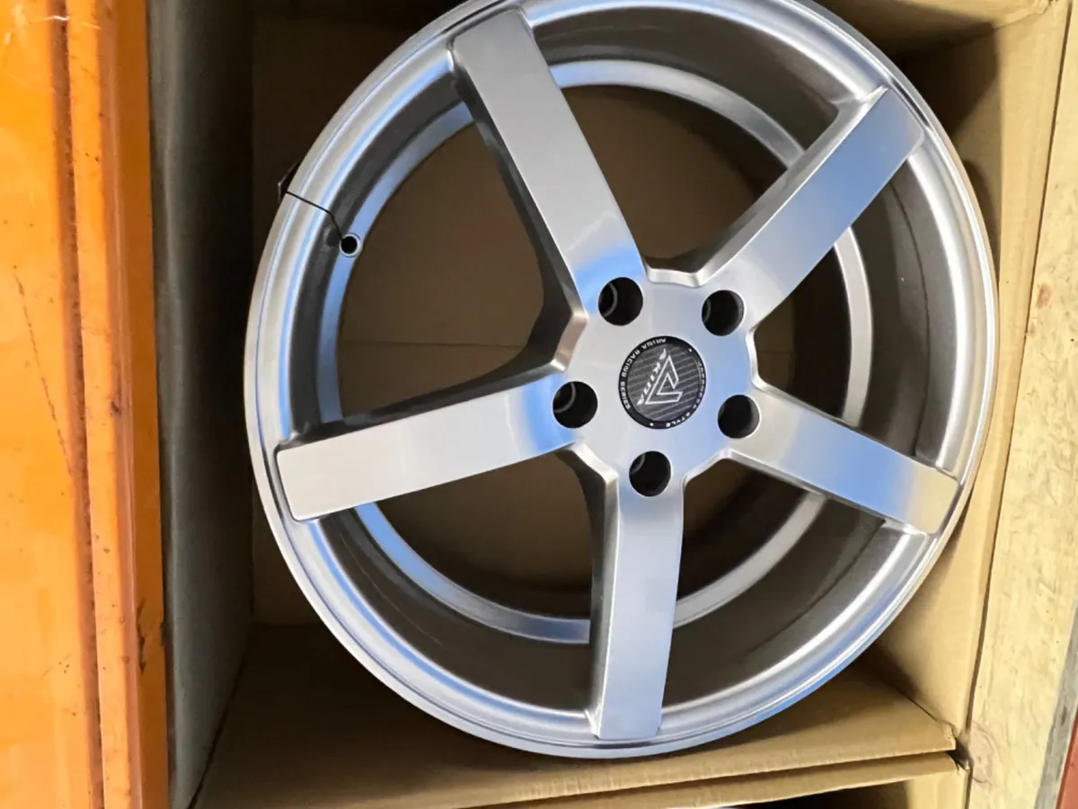 18” 5 spoke silver BMW e90 insignia