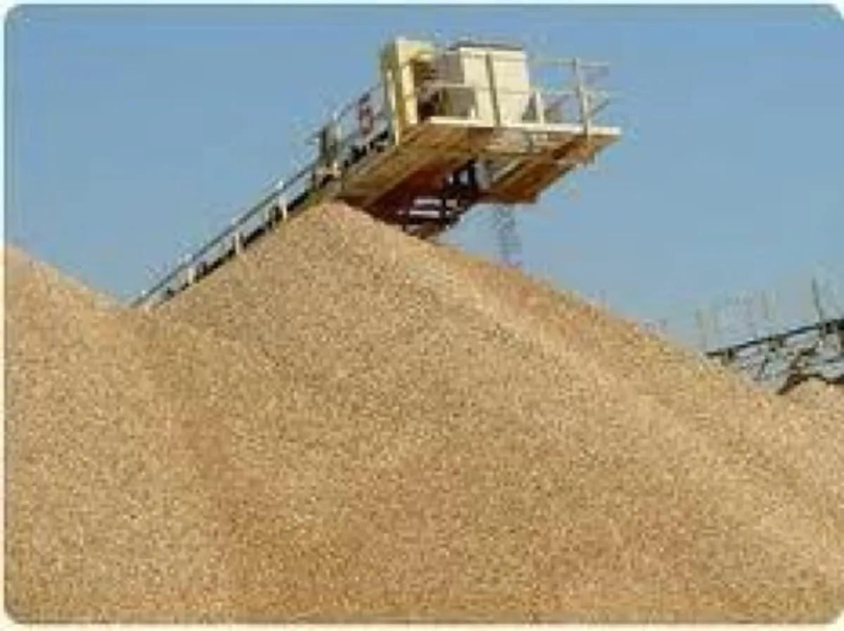 Sand and Gravel/ Sandbags / pebble/ bark - Image 4