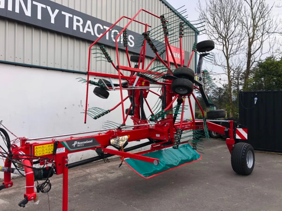 New Kverneland 9472C Twin Rotor Rake - Image 3
