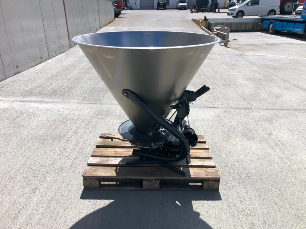 CAVALLO C503N FERTILISER SPRADER - Image 3