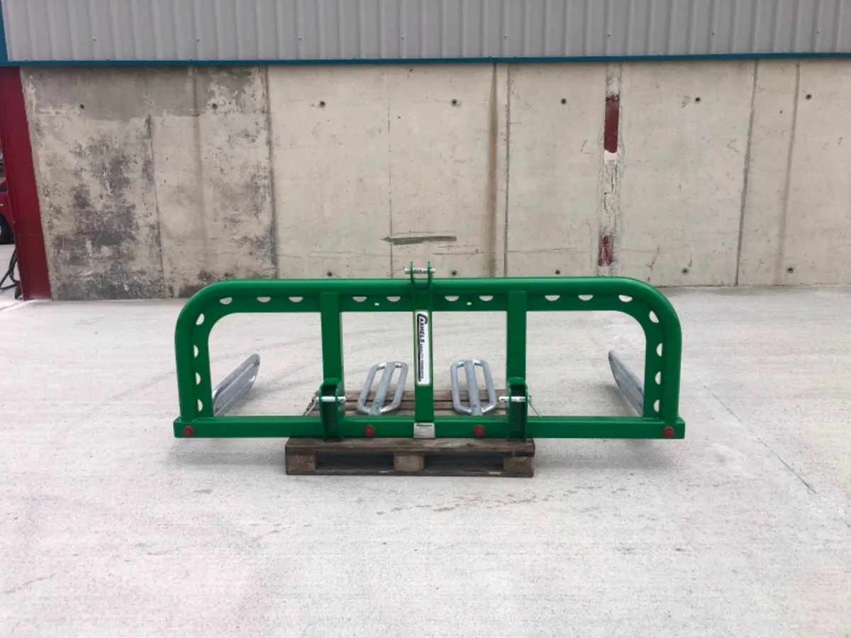New Cashel Duck Foot Double Bale Stacker - Image 1