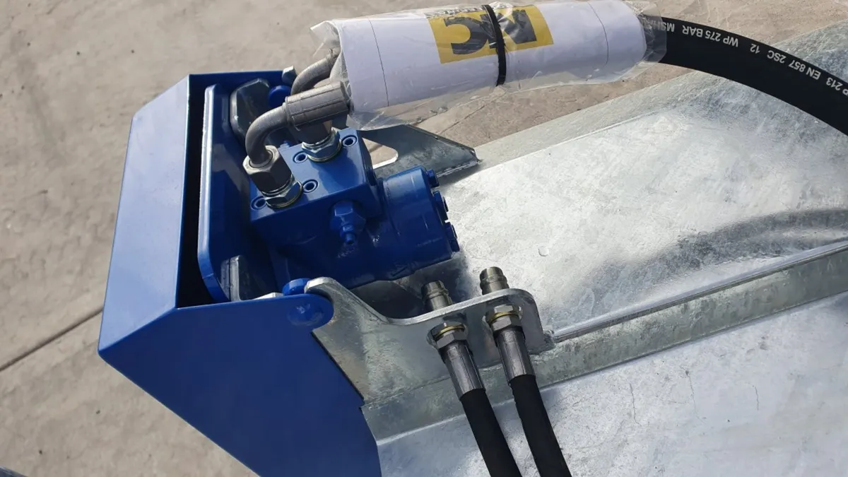 NC Rear Tractor Mounted Sweeper Brush & Bucket - Image 2