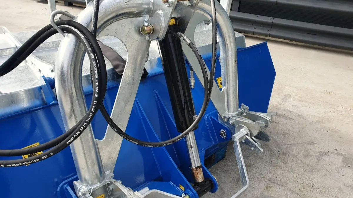 NC Rear Tractor Mounted Sweeper Brush & Bucket - Image 3