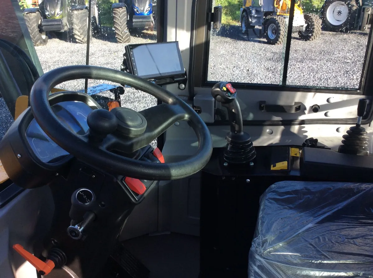 HAIHONG CTX 200 Farm Loader - Image 3