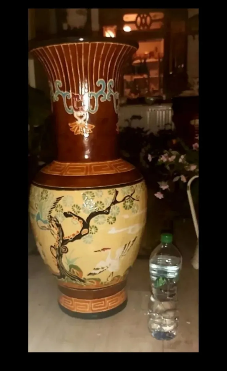 Spectacular Life - size floor vase - Image 1