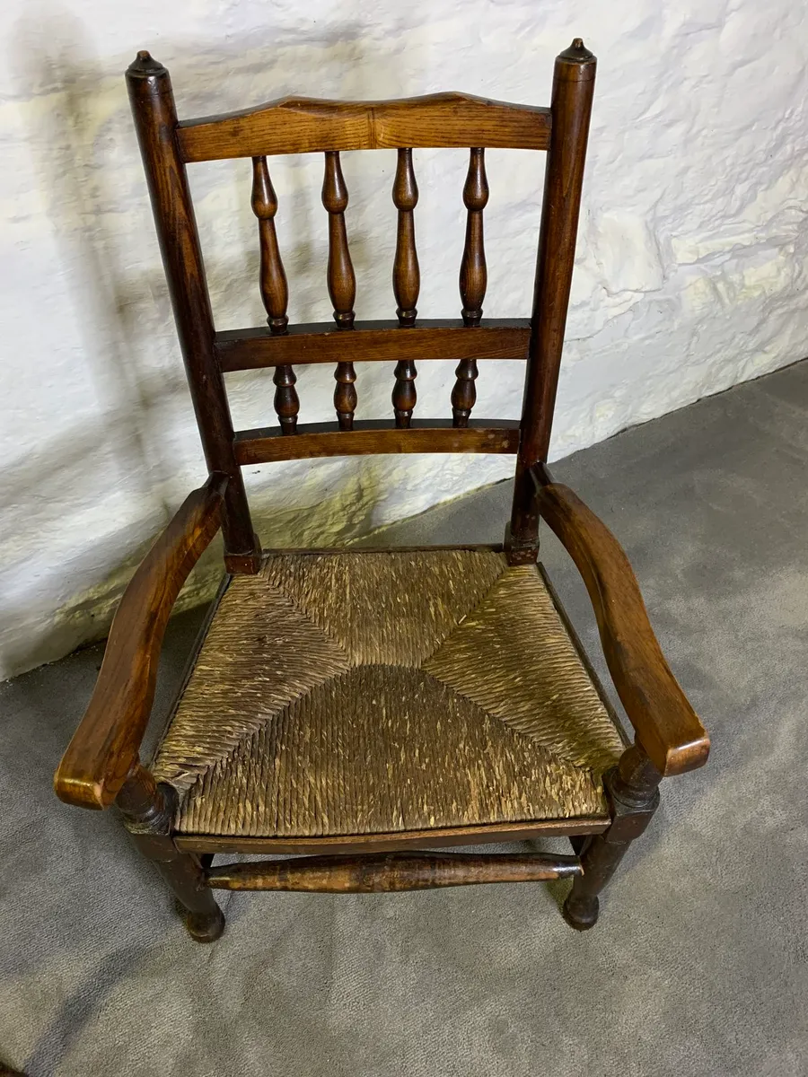 Vintage rush seat spindle back child’s armchair. - Image 2
