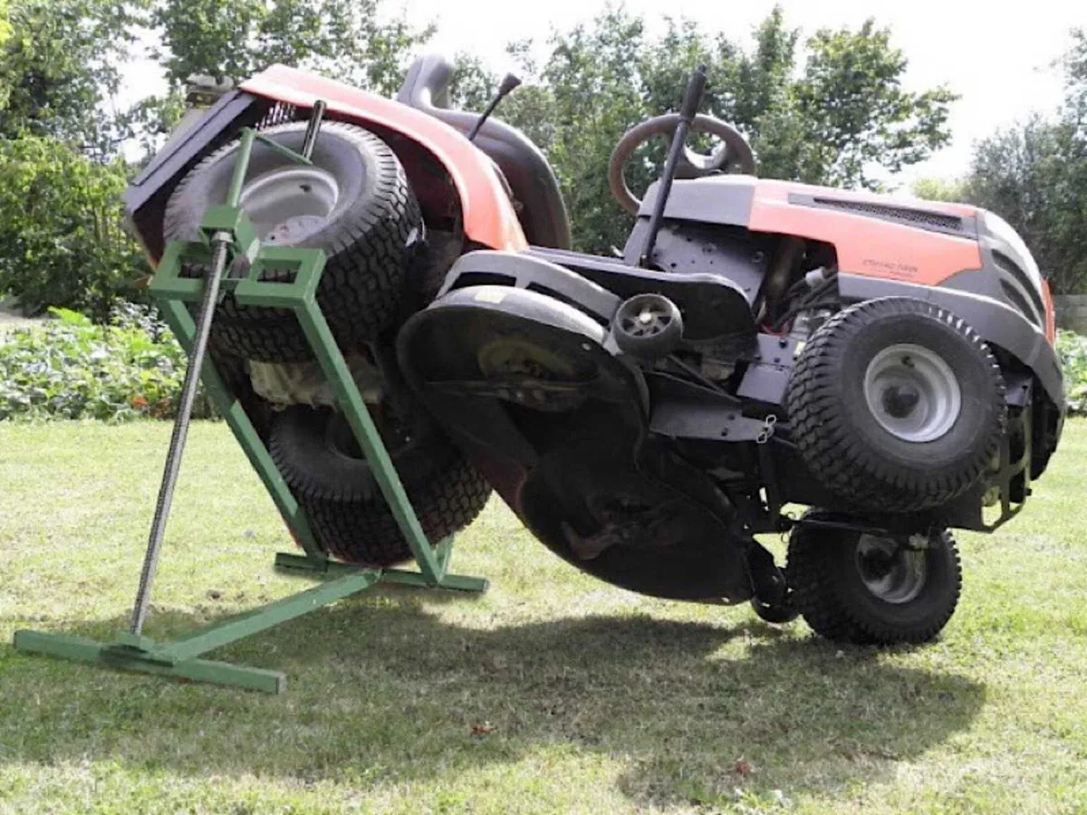 €10 OFF BLK FRI TracJack/Ride on Mower Lift Jack - Image 1