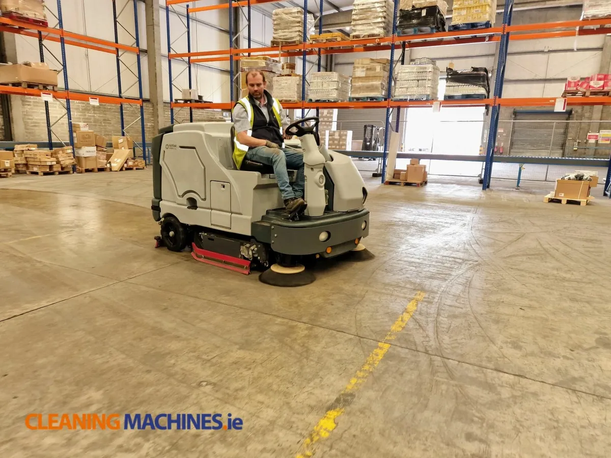 Nilfisk SC8000 Warehouse floor cleaning machine - Image 3