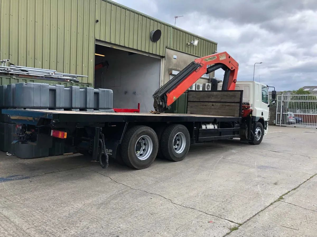 DAF 26T FLATBED TRUCK WITH 32T CRANE FOR HIRE - Image 4