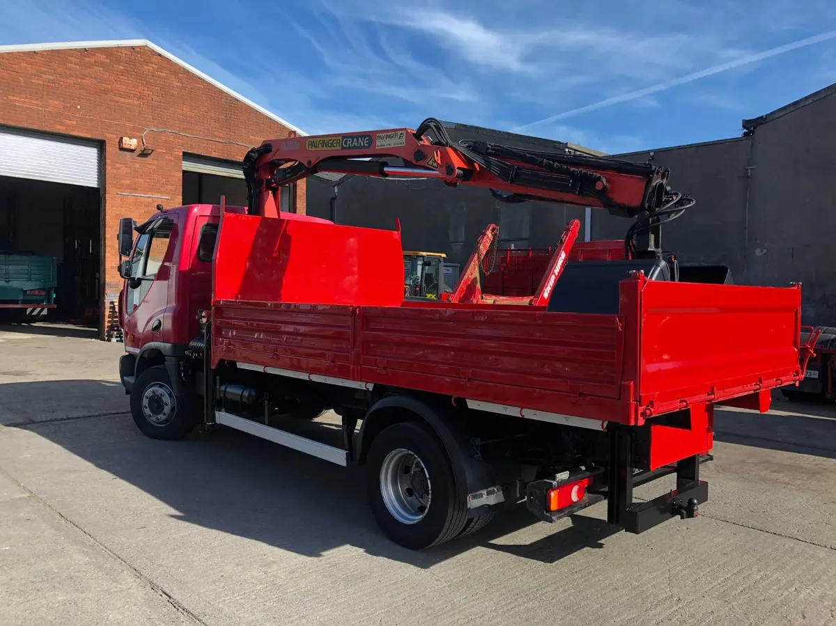 TIPPER WITH CLAMSHELL (12T) FOR HIRE - Image 3