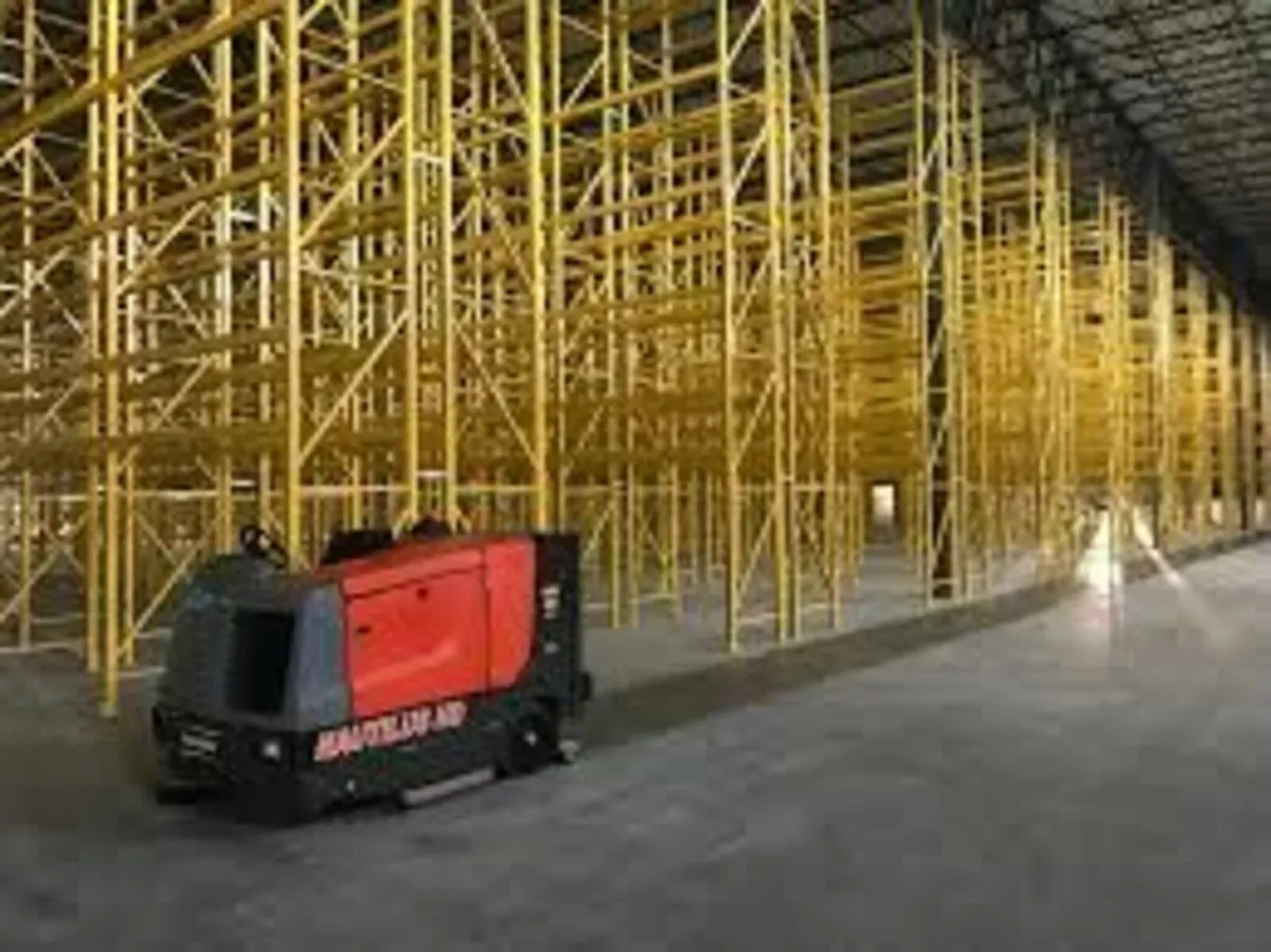 Powerboss Nautilus warehouse cleaning machine - Image 1