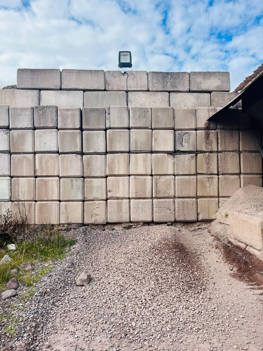 FARM ROADWAY. Red sandstone dust.Drainage stone. - Image 1