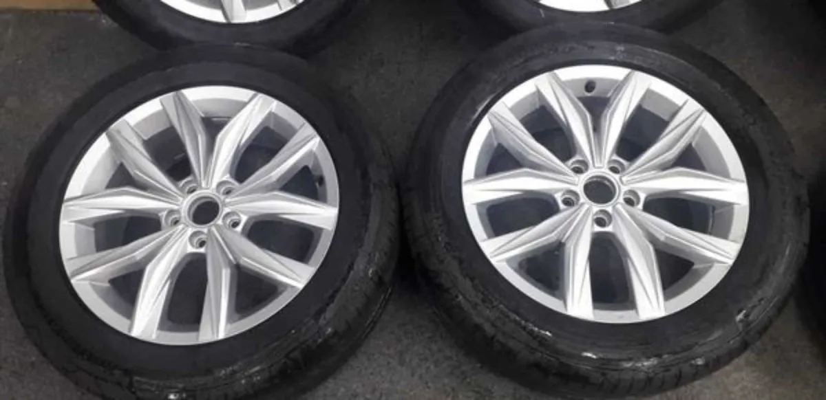 Volkswagen Tiguan Original 18 inch Alloy Wheels - Image 2