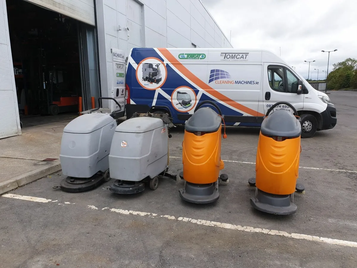 Second hand scrubber dryer floor cleaning machine - Image 1
