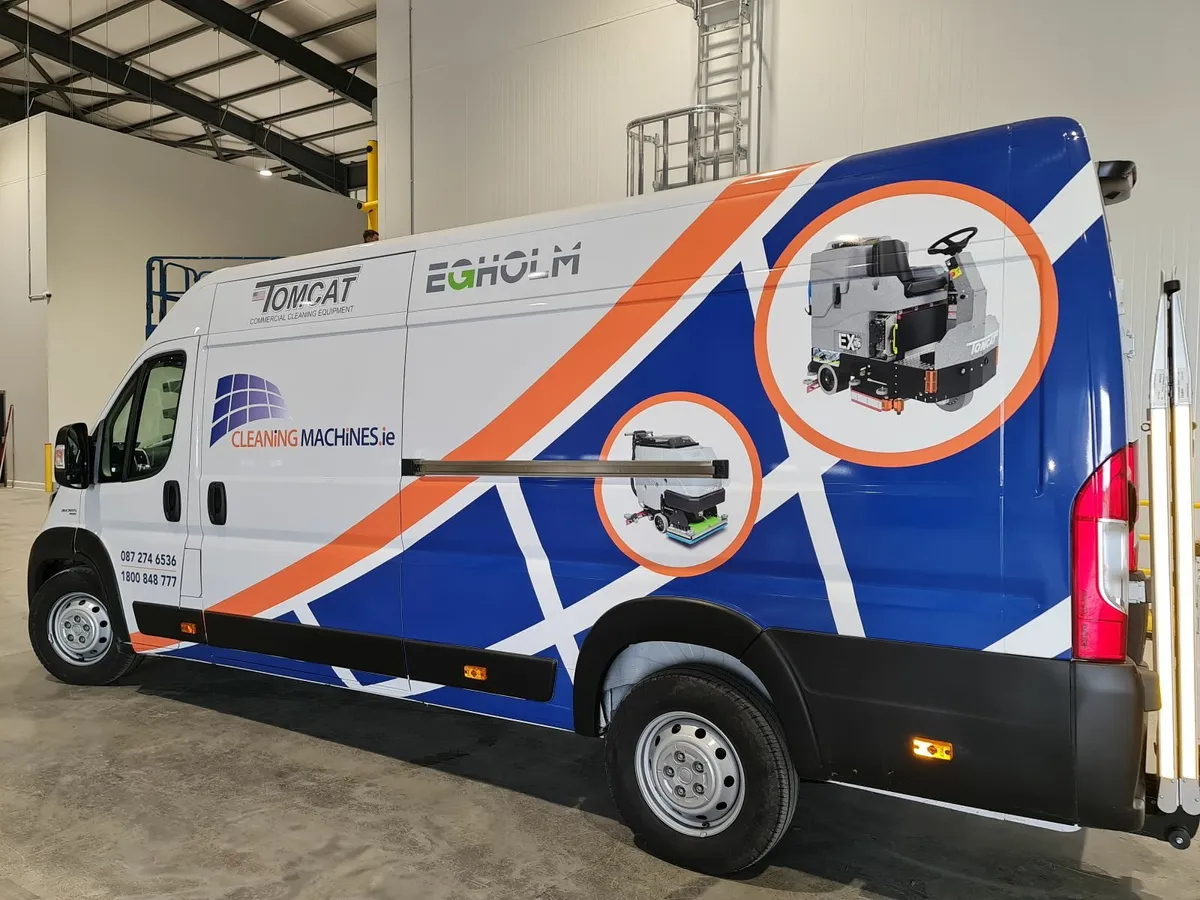 Second hand scrubber dryer floor cleaning machine - Image 2