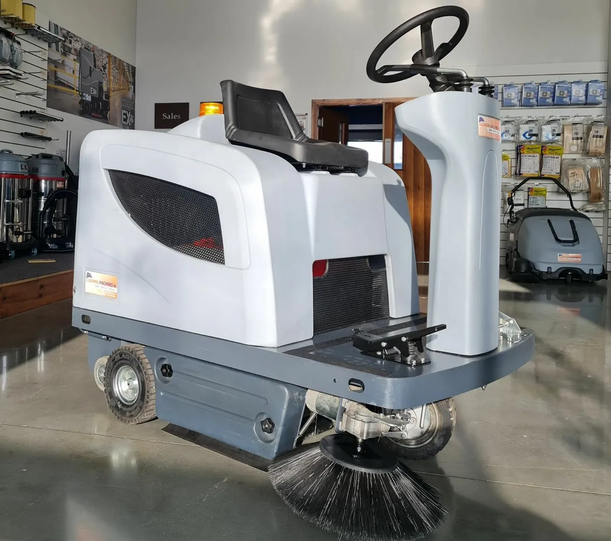 Nilfisk SR1101 rider sweeper - Image 1