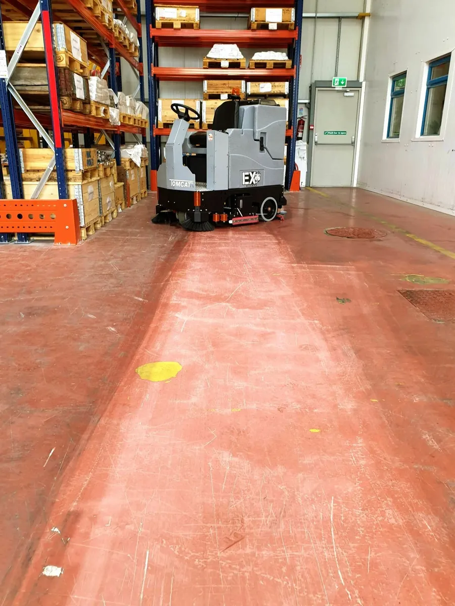 Tomcat GT Warehouse sweeper - Image 1