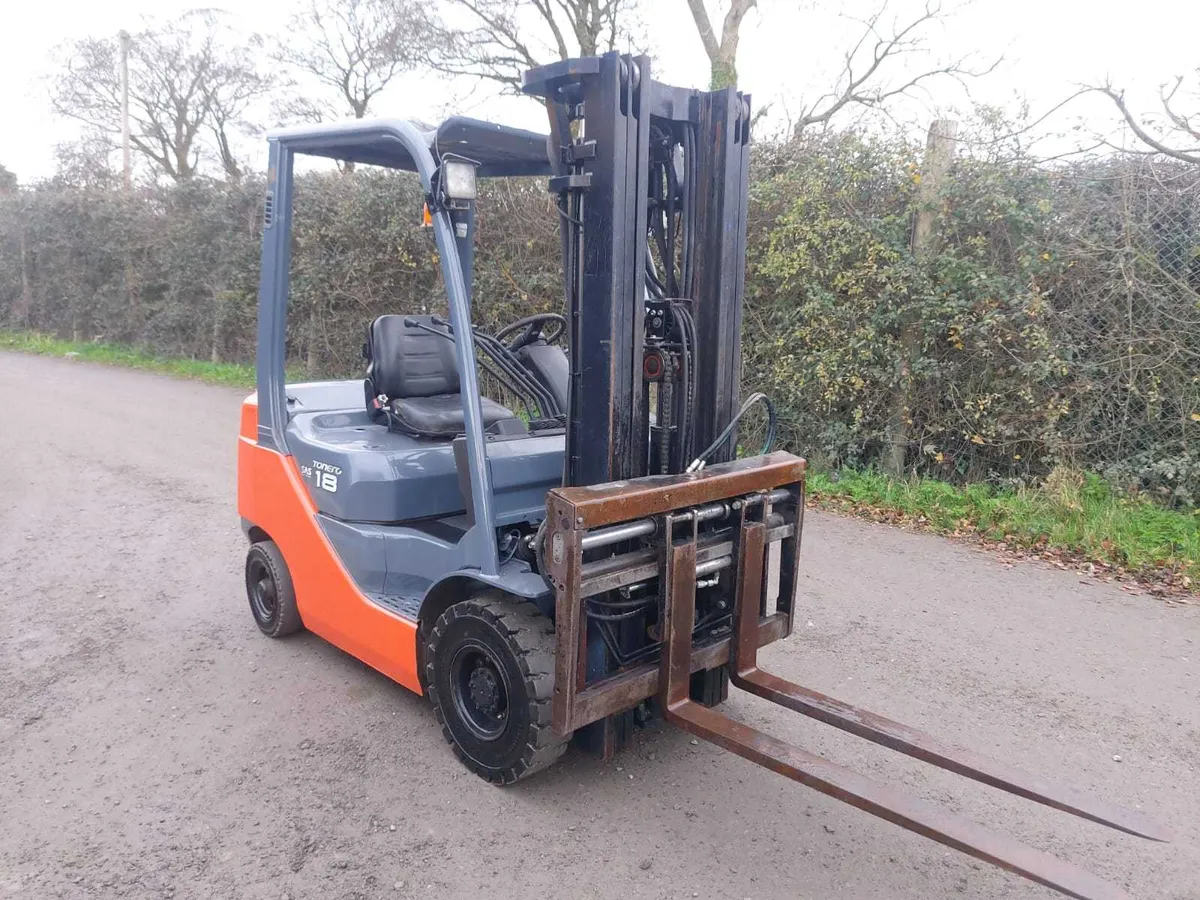 Toyota forklift - Image 1