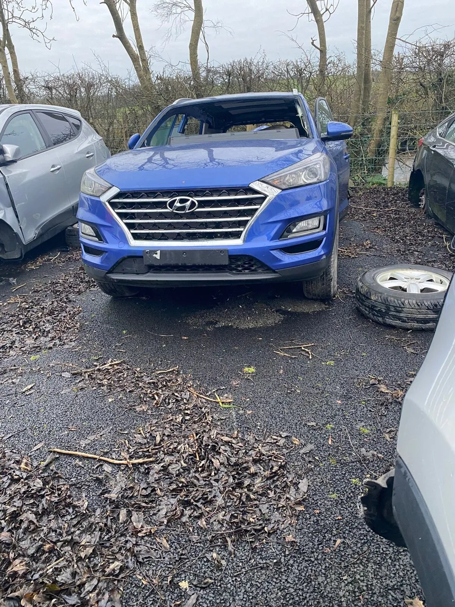 For breaking 20 Hyundai Tucson - Image 1