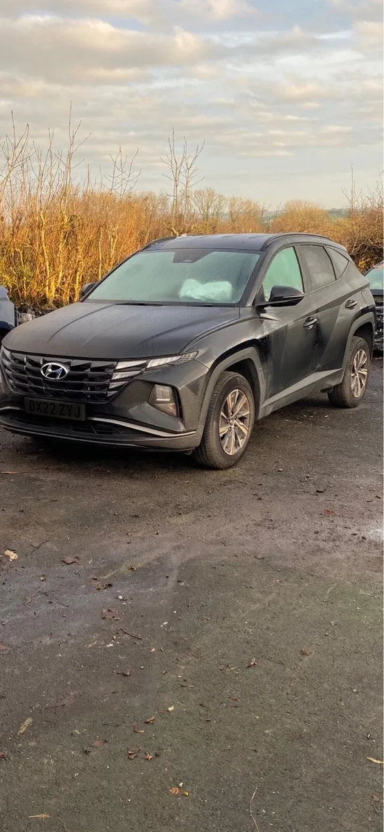 For breaking 20 Hyundai Tucson - Image 3