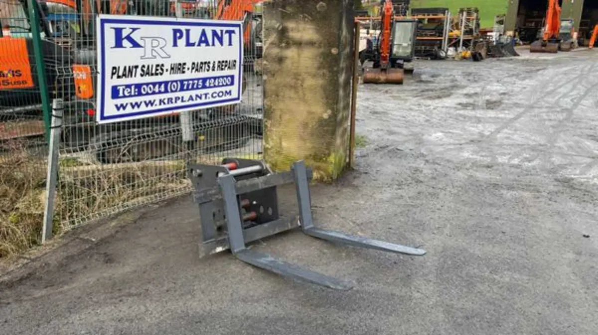 Trojan 13/20ton 65/80mm dual fit pallet forks. - Image 1