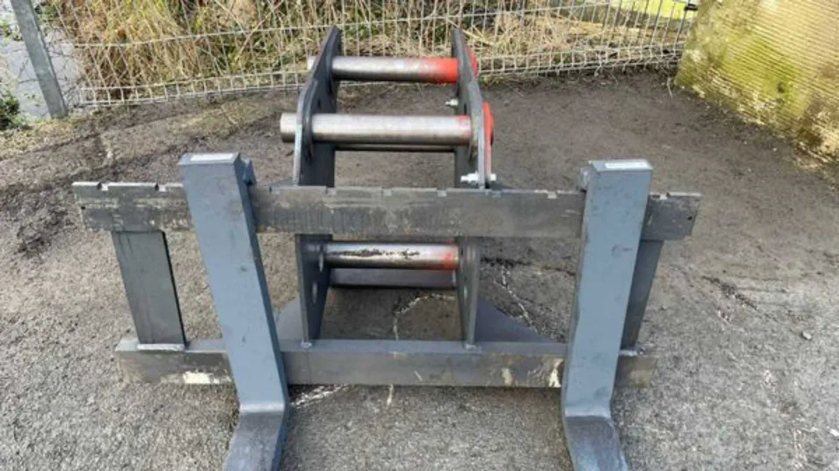 Trojan 13/20ton 65/80mm dual fit pallet forks. - Image 2