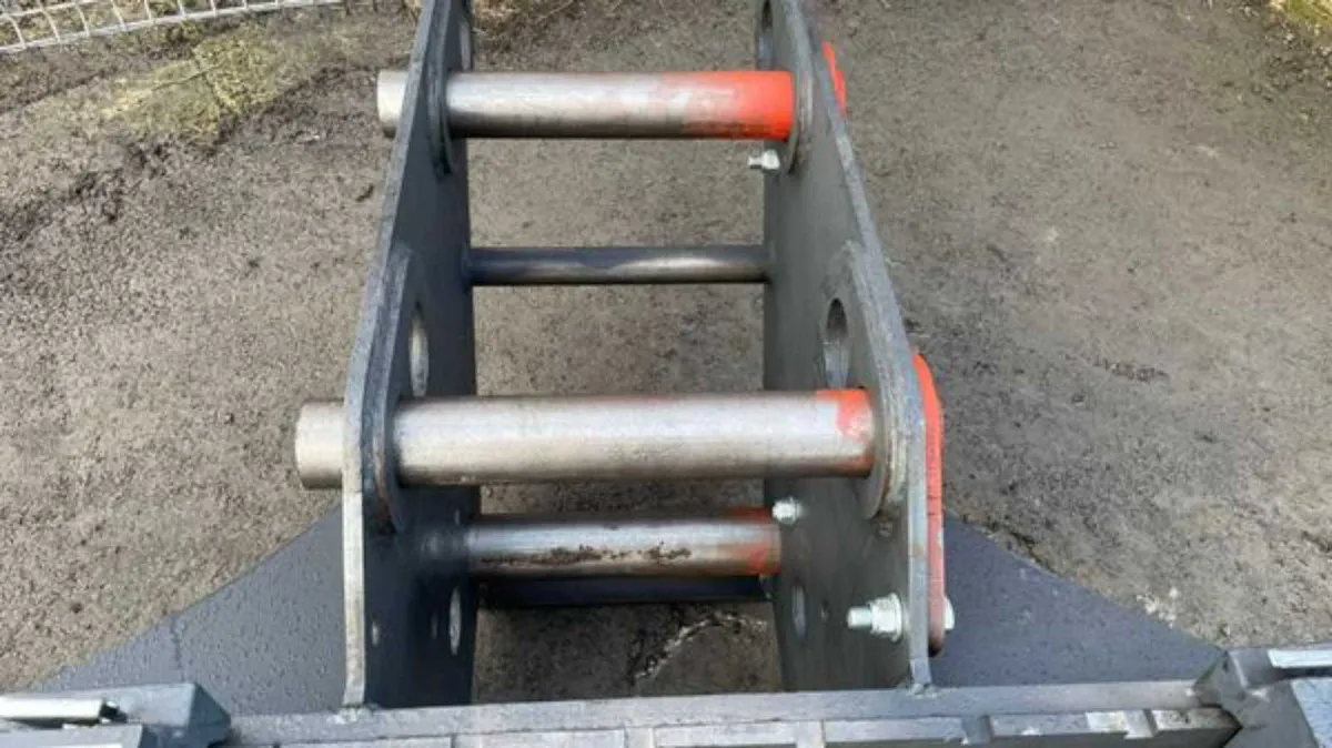 Trojan 13/20ton 65/80mm dual fit pallet forks. - Image 3