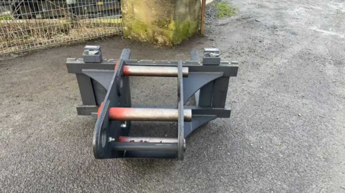 Trojan 13/20ton 65/80mm dual fit pallet forks. - Image 4