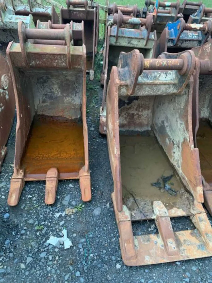 13 ton 24” and 18” buckets. - Image 2