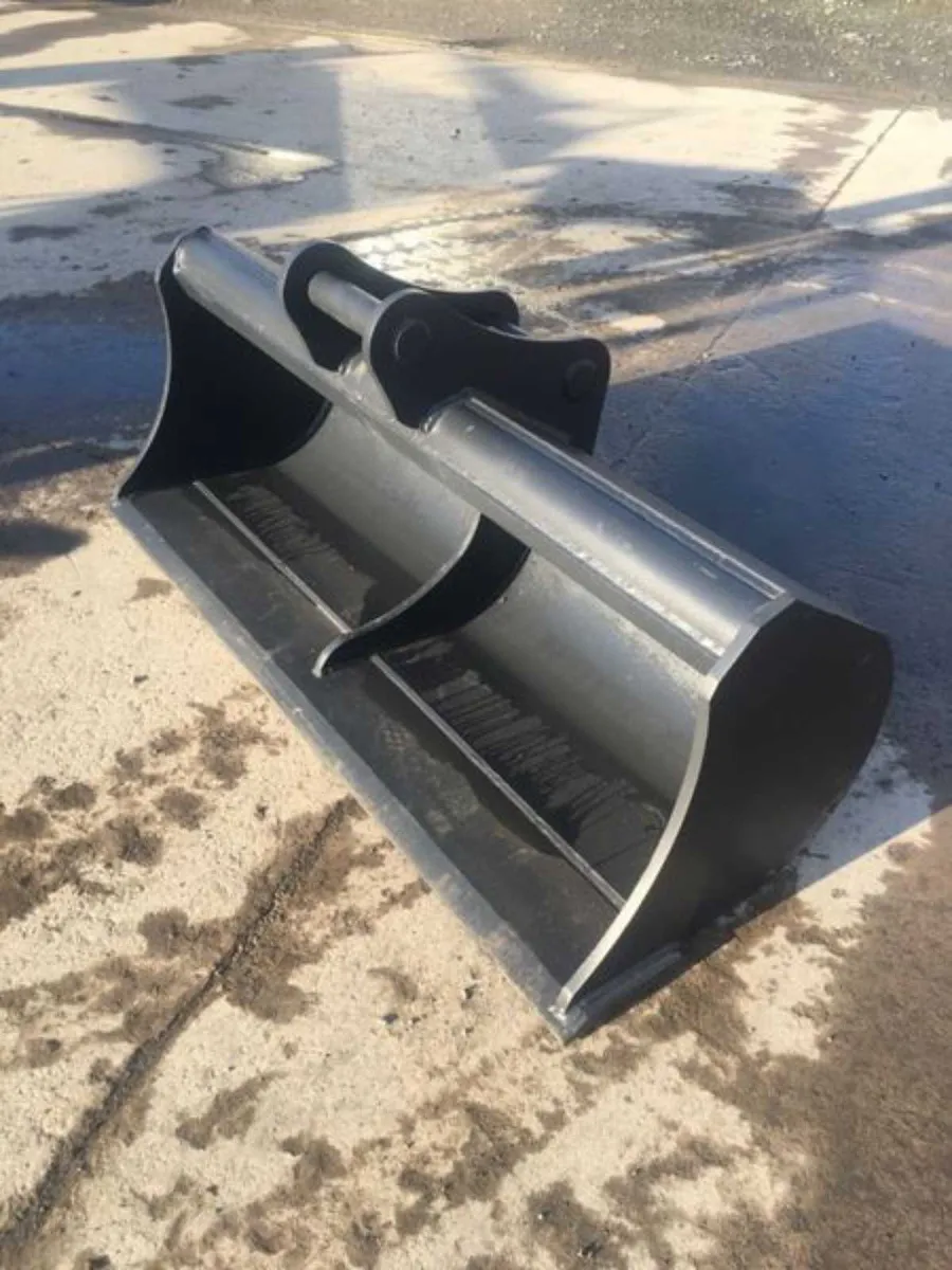 Trojan 13 and 20 ton Grading and Ditching buckets - Image 1