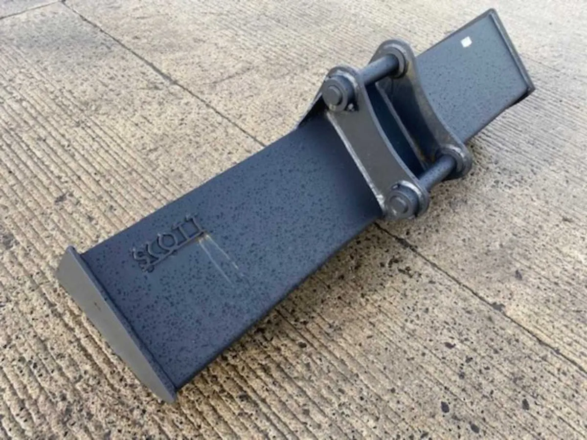 JCB 3CX// 5FT Sheugh / Grading / Ditching Bucket - Image 2