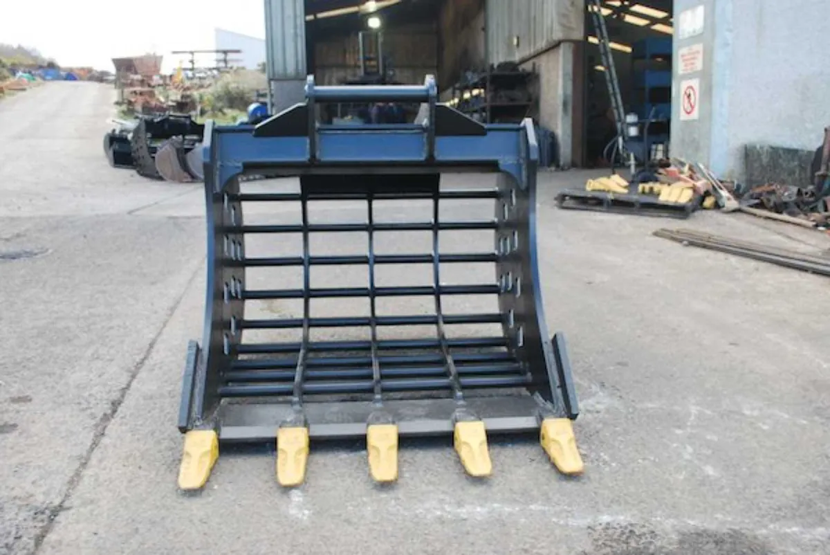 4.5ft // 15-18t // Riddle Bucket for Excavator - Image 1