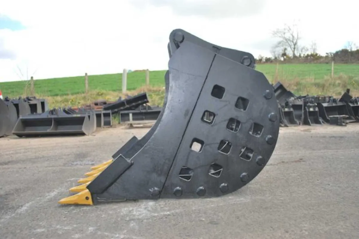 4.5ft // 15-18t // Riddle Bucket for Excavator - Image 3