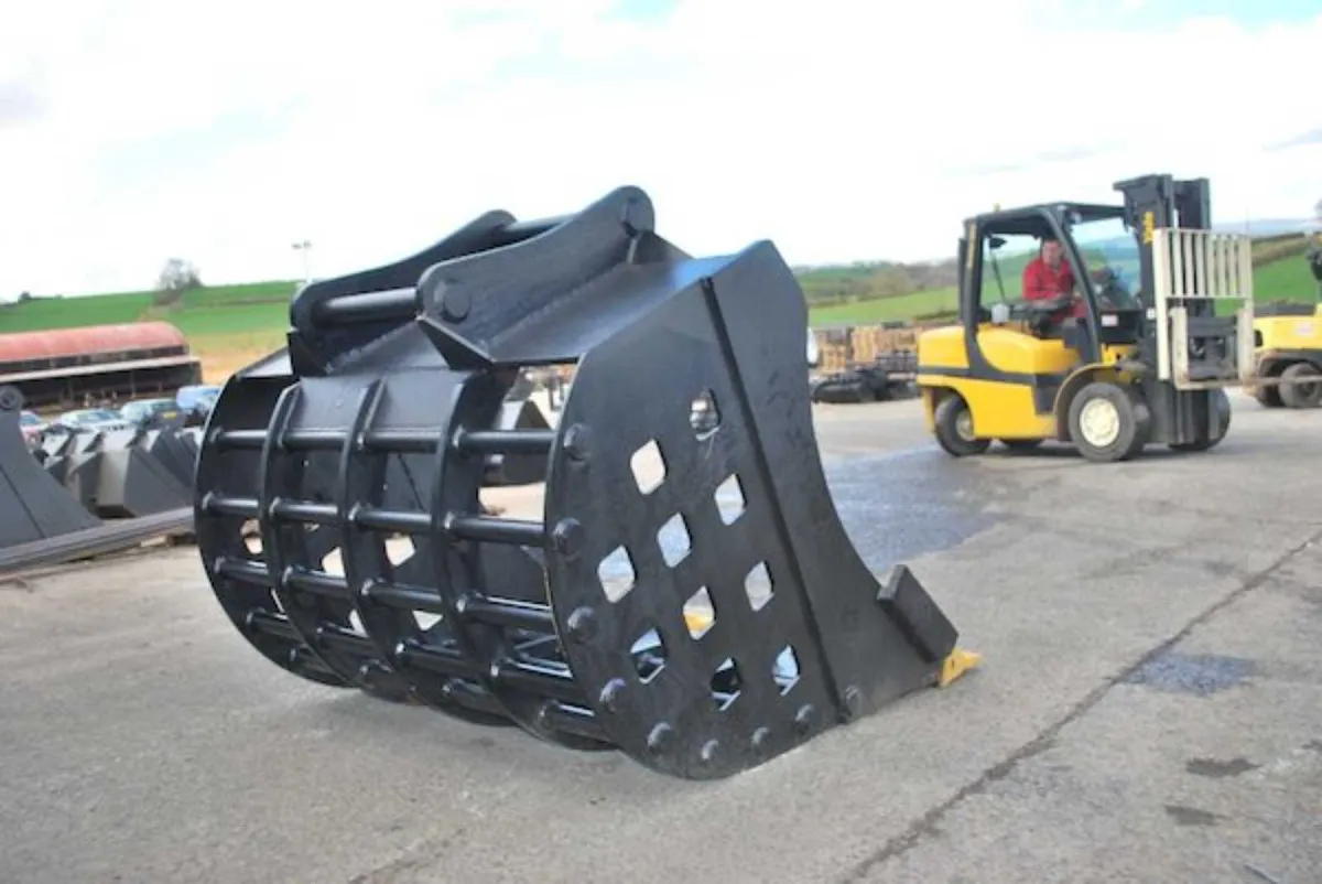 4.5ft // 15-18t // Riddle Bucket for Excavator - Image 4