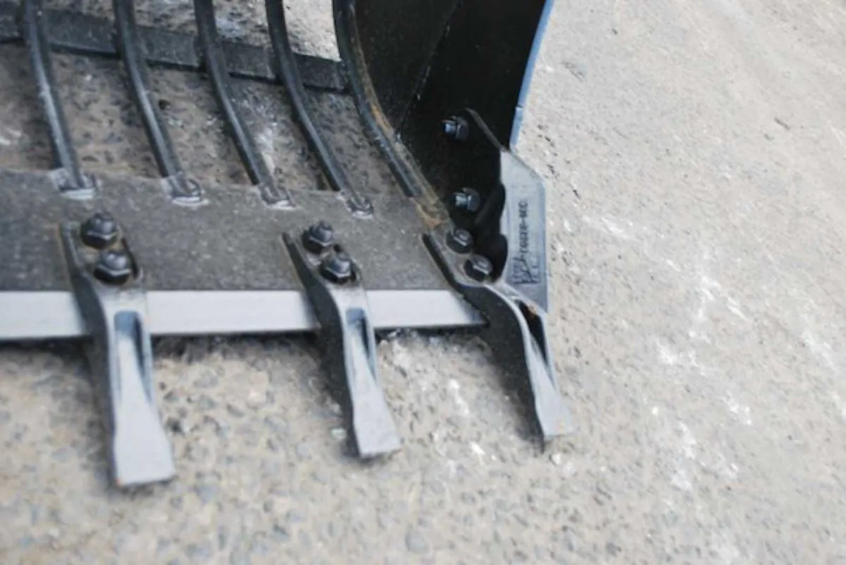 2.5T-3.5T // Riddle Bucket for Excavator // 3ft - Image 4