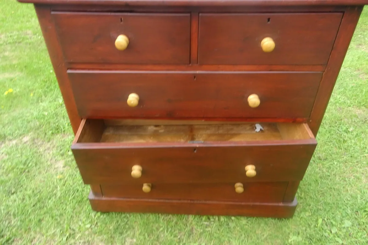 Old good quality refurbished chest of drawers. - Image 3