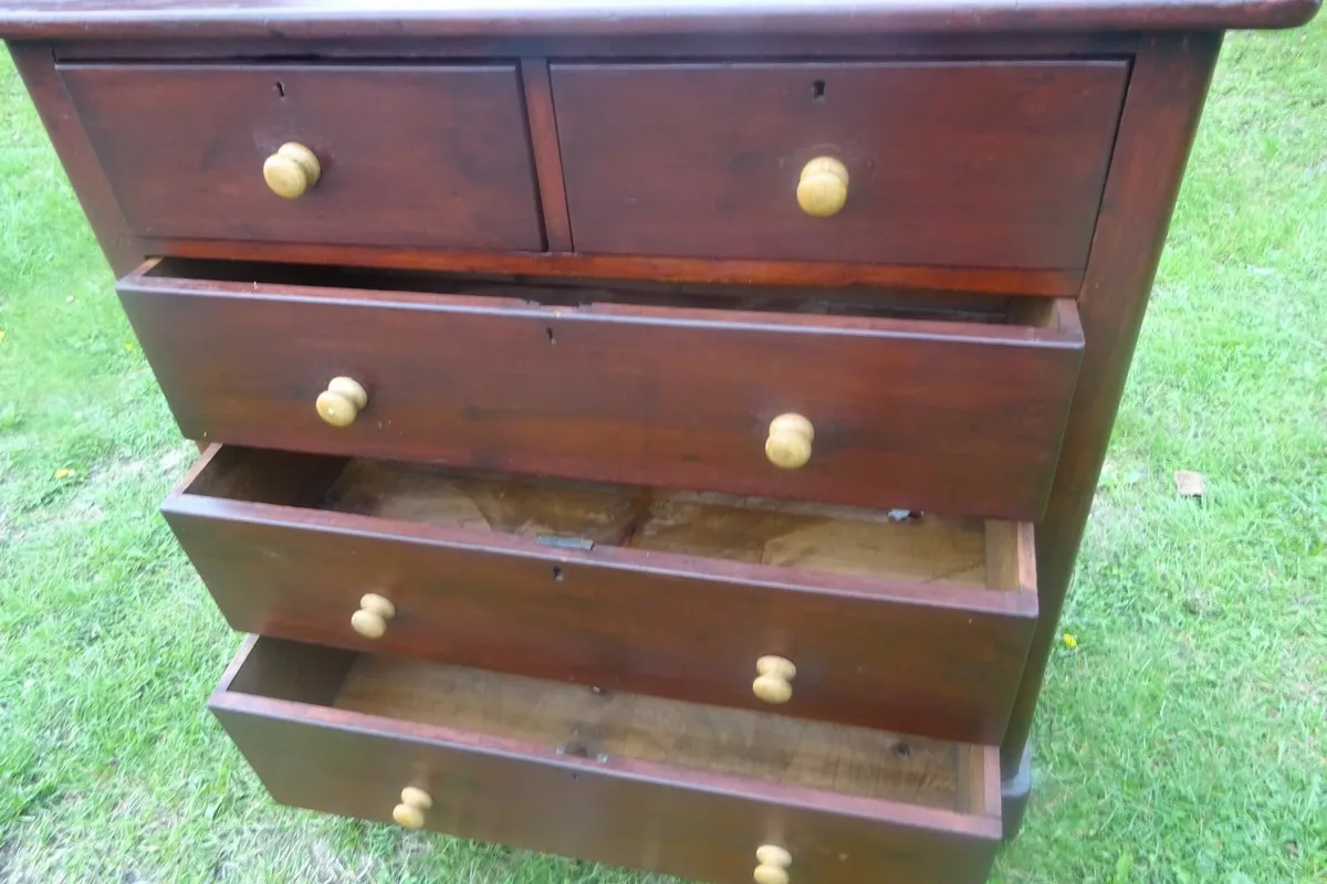 Old good quality refurbished chest of drawers. - Image 4